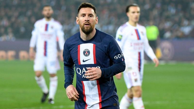 230403095141-01-lionel-messi-booed-psg-040223.jpg