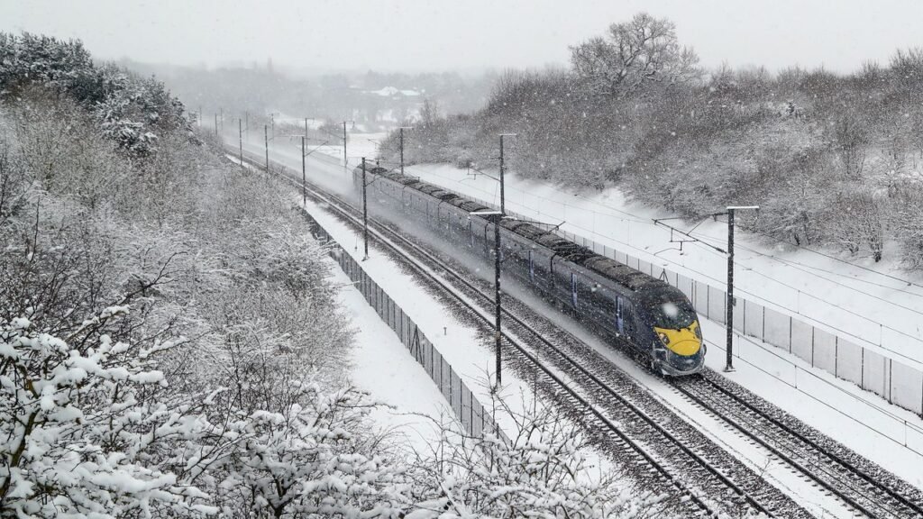 Eurostar%20Snow_151225_GettyImages-924888854.jpg