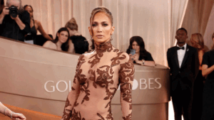 Golden%20Globes%20Runway%20to%20Red%20Carpet_Laird.gif