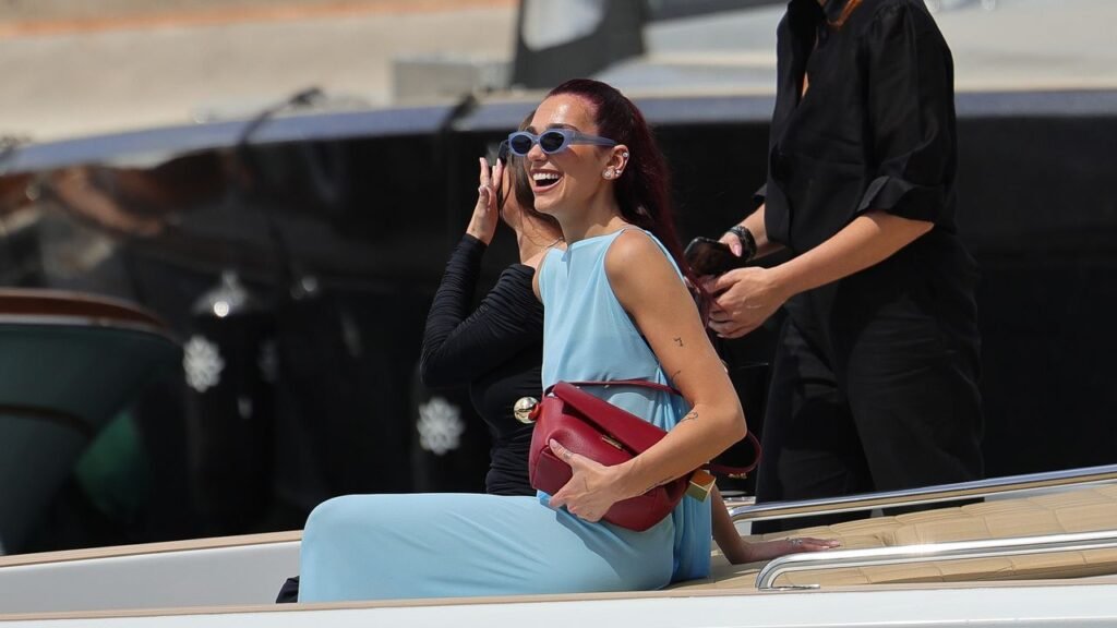 dua%20lipa-GettyImages-2156942505.jpg