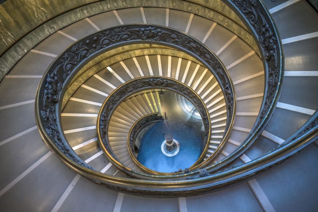 circular_staircase_of_the_vatican_museums_02.jpg